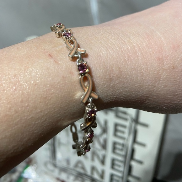 Vintage Avon Breast Cancer Awareness silver Tone Bracelet. - Picture 1 of 5